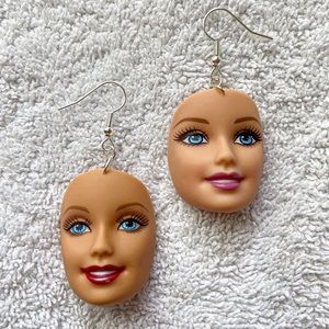 BARBIE FACE/HEAD EARRINGS💚